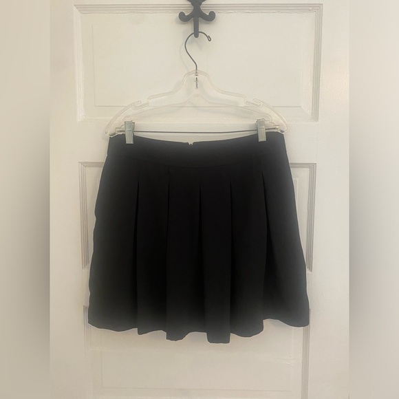 Banana Republic Black Mini Skirt Size 8 - Picture 1 of 3